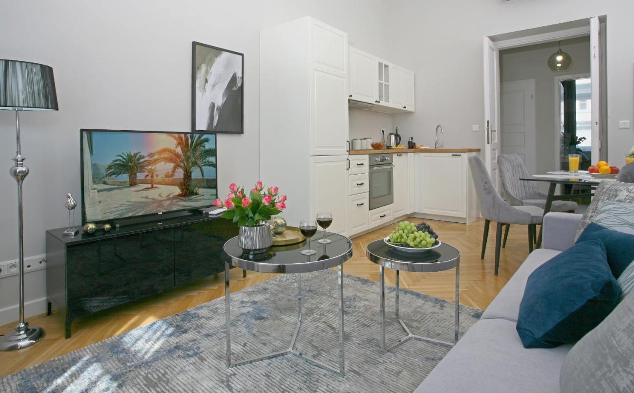 Gem Apartment By Castle คราคูฟ ภายนอก รูปภาพ